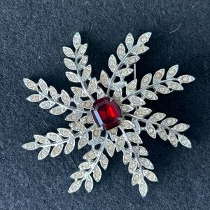 Vintage Sarah Coventry Holiday Pin